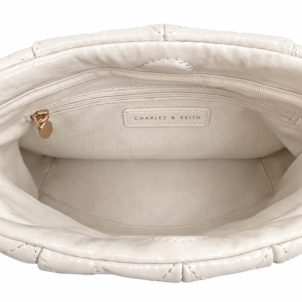 Charles & Keith Cream Quilted Hobo Crossbody Shoulder Bag Gold Chain Pleated - Picture 5 of 7